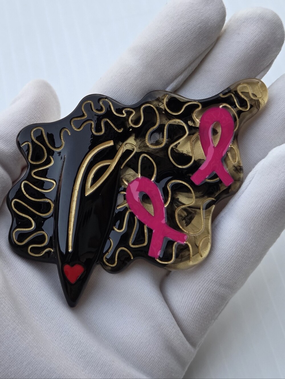 ​Rare Zandra Rhodes Large Manhattan Head Resin Brooch Avant-Garde Pink Ribbon